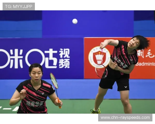 羽超联赛更衣室战术讨论，教练临场指挥关键